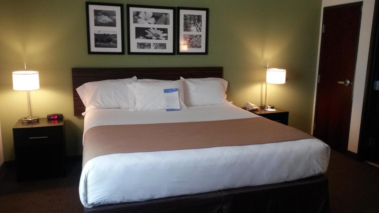 Petrostay Inn & Suites קוטולה חדר תמונה